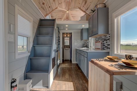 Explore The K2, a 221 (26' x 8.5') tiny home for sale in Idaho, USA. The K2 is an economically priced and well designed tiny home built in Idaho. Boasting 3 bedrooms for accommodating up to 6 people makes it an ideal choice for those needing a little extra room. Tiny Bedroom Ideas, Tiny Home For Sale, Apartment Design Ideas, Loft Flooring, Loft Style Bedroom, Tiny House Village, Tiny House Talk, The K2, Tiny House For Sale