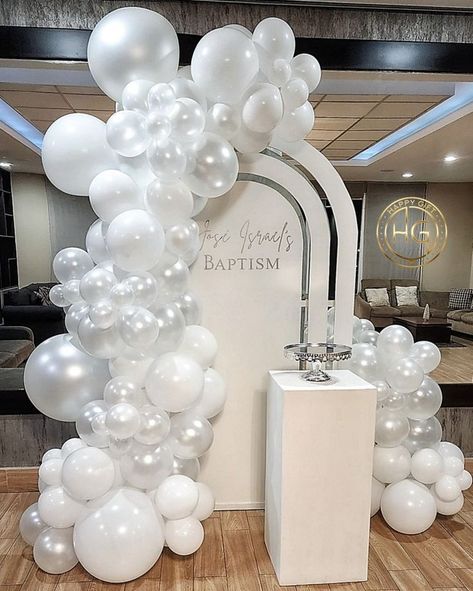 Christening Balloons, Pearl Bridal Shower, Pearl Balloons, White Party Decorations, Simple Birthday Decorations, Balloon Display, All White Party, Birthday Party Theme Decorations, Garland Arch