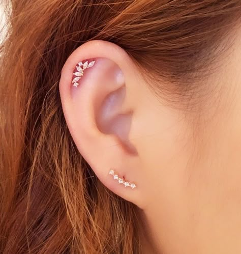 Ušný Piercing, Helix Piercing Jewelry, Cool Ear Piercings, Pretty Ear Piercings, Multiple Ear Piercings, Helix Earring, Cute Ear Piercings, Geode Earrings, Curved Bar