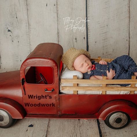 Crochet Farmer Newborn Photography Prop Newborn Beach Photography, Scarecrow Pictures, Baby Boy Newborn Pictures, Picture Props, Newborn Photography Boy, Baby Boy Pictures, Baby Halloween Costumes, Newborn Photography Props, Newborn Photoshoot