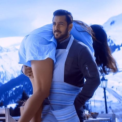 Salman Katrina, Salman Khan Photo, Alia Bhatt Photoshoot, Katrina Kaif Photo, Female Cop, Deepika Padukone Style, Bollywood Couples, Vintage Bollywood, Cute Couples Hugging