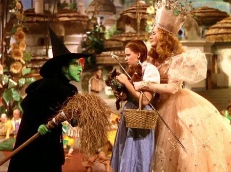 Wizard Of Oz Theory: Glinda Is Actually A Villain Wizard Of Oz Movie, Margaret Hamilton, Billie Burke, Wizard Of Oz 1939, Oz Movie, Glinda The Good, Wicked Witch Of The West, Glinda The Good Witch, The Wonderful Wizard Of Oz