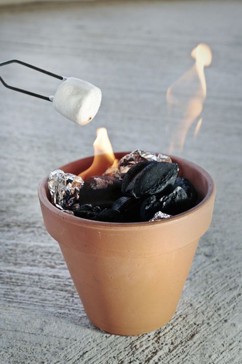 Put charcoal in a foil lined terra cotta pot for table top s'mores! Perfect summer party idea! How To Roast Marshmallows Inside, Roast Marshmallows Inside, River Party Ideas Summer, Diy Outdoor Theater, Inside Smores, Cookout Activities, Roast Marshmallows, Summer Hacks, Fall Activity