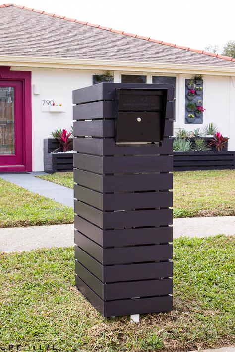 The Weekender Episode 5: Curb Appeal Makeover - East Coast Creative Blog Mailbox Ideas Curb Appeal, Mailboxes Ideas, Mailbox Landscape, Palm Springs Style Home, Yard Structures, Modern Mailbox Design, Mailbox Decorations, Mailbox Designs, Post Mailbox