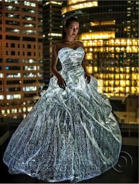 Fiber optic wedding gown!!!!! Fiber Optic Dress, Light Up Dresses, Led Clothing, Gorgeous Gowns, Fiber Optic, Beautiful Gowns, Fancy Dresses, Shoes Fashion, A Dress