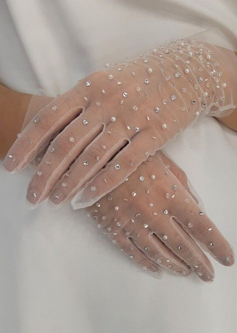 Wedding Dress With Gloves, Bride Gloves, Gloves Aesthetic, Baju Kahwin, Haute Couture Embroidery, Elegant Gloves, Fashion Gloves, Gloves Fashion, Wedding Gloves