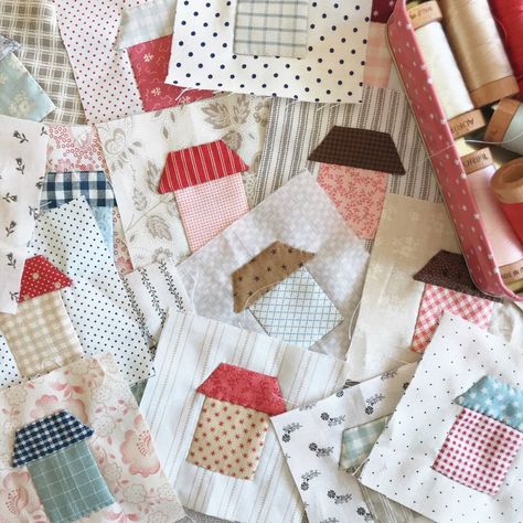 Patchwork Inspiration, Sewing Patchwork, Mini Quilt Patterns, English Paper Piecing Quilts, Applique Templates, Miniature Quilts, Pretty Quilt, House Quilts, Quilting Rulers