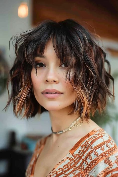 Trendy Textured Bob Haircuts of 2024 Trendy Hair Colour 2024, Auburn Bob With Bangs, Textured Layered Bob, Texture Short Hair, Medium Shaggy Bob, Short Haircuts With Bangs, Auburn Highlights, Hair Colouring, Shaggy Bob