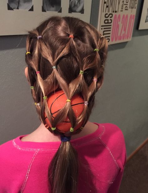 Crazy Hair Day. Basketball Net.                                                                                                                                                                                 More Net Hairstyle, Crazy Hair For Kids, Basketball Hairstyles, Carnaval Costume, Basketball Net, Wacky Hair Days, Crazy Hair Day, Wacky Hair, Crazy Hair Day At School