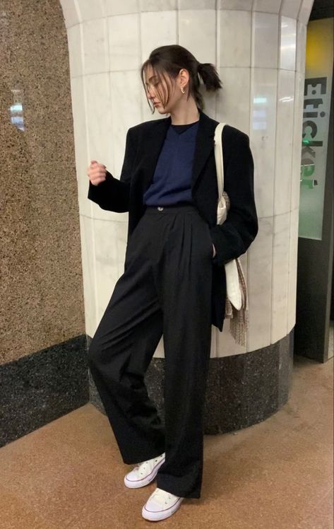 #aesthetic #outfitinspiration #ootd #outfits #moda Boyish Formal Outfit, Formal Fits Women Aesthetic, Business Casual Queer, All Black Korean Outfit, Korean Outfits Formal, Formal Korean Outfit, Tomboy Work Outfit, Korean Work Outfit, Gentlewoman Style