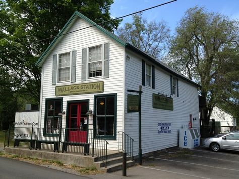 This restaurant is smack dab in the middle of Kentucky's horse country. Kentucky Bourbon Trail, Kentucky Travel, Old Country Stores, My Old Kentucky Home, Roadside Attractions, Cheap Eats, Scenic Routes, Scenic Drive, Versailles