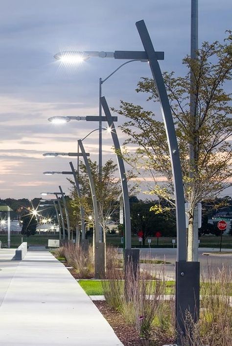 Street Lamp Design, Solar Pole Lights, Minimalist Lighting Design, Street Light Design, Park Lighting, Landscape And Urbanism Architecture, Street Lighting, Front Garden Landscape, Urban Lighting