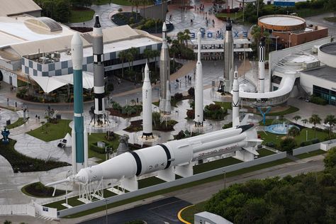 Photos: Aerial survey of Kennedy Space Center on the eve of Artemis 1 – Spaceflight Now Spacex Falcon 9, Falcon 9 Rocket, Space Launch System, Spacex Launch, Falcon Heavy, Space Launch, Air Traffic Control, Launch Pad, Space Center