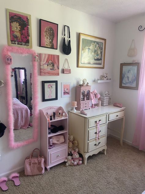 pink room Pink Y2k Apartment, Room Organization Small Bedroom, Clean Y2k Room, 2000s Pink Bedroom, Cute Dorm Room Ideas Pink, Pink Walls Room, Pink Room Aesthetic Vintage, Yk2 Room, Diy Pink Room Decor