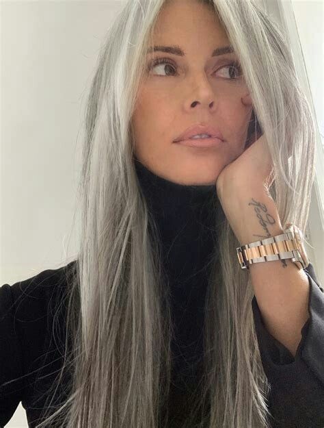 Annika Von Holdt, Best Lace Front Wigs, Silver Haired Beauties, Gorgeous Gray Hair, Grey Hair Inspiration, Beautiful Gray Hair, Silver Grey Hair, Long Gray Hair, Hair Life