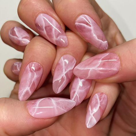 Rose Quartz Marble Nails, Syrup Nails, Mail Shape, Pink Marble Nails, Rose Quartz Nails, Quartz Nails, White Liner, Marble Nail Designs, Medium Almond