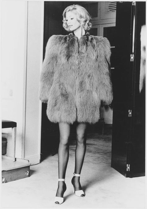 Yves Saint Laurent's scandalous 1971 collection comes to the Fondation Pierre Bergé | Vogue Paris Saint Laurent Aesthetic, Yves Saint Laurent Couture, 70s Glam, Lauren Hutton, Kardashian Kollection, Vintage Ysl, Evening Dresses Short, Vintage Fur, 1970s Fashion