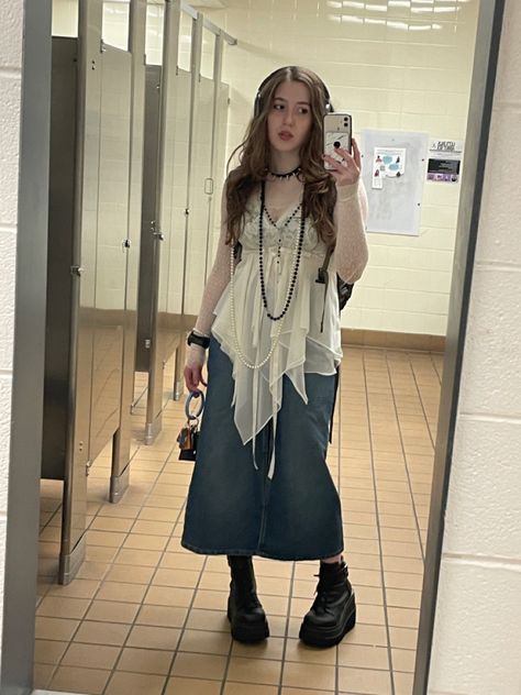 long denim skirt alt fashion demonias Denim Long Skirt Outfit Ideas, Grunge Denim Skirt Outfit, Denim Skirt Grunge Outfit, Alt Long Skirt Outfits, Alt Jean Skirt Outfits, Denim Long Skirt Outfit, Cute Layered Outfits, Long Denim Skirt Grunge, Aspen Summer