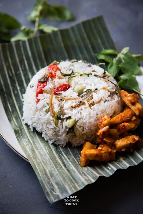 Nasi Liwet Sunda ( Indonesian Aromatic Spiced Coconut Rice) Nasi Liwet Sunda Komplit, Spiced Coconut Rice, Indonesian Rice, Food Polls, Rice Coconut, Rice Photography, Rice On The Stove, Bali Food, Green Photography