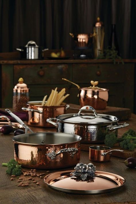 Black And Copper Kitchen, Copper Kitchen Accessories, Kitchen Pots, Crockery Design, Kitchen Appliance Storage, Best Pans, Kitchen Organization Pantry, Copper Cookware, Pots And Pans Sets