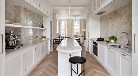 London Georgian Apartment Luxury Kitchen Designs, Townhouse Kitchen, Victorian Apartment, Small White Kitchens, London Townhouse, Kitchens Luxury, English Kitchens, Custom Kitchens, London Apartment