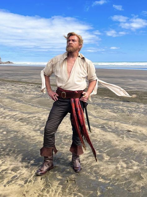 Rhys Darby, Gay Outfits, Stede Bonnet, Man Gay, Pirate Outfit, Gay Outfit, Gay Books, Black Sails, Pirate Life