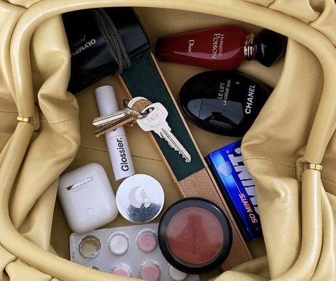 Best Makeup Bags, Inside My Bag, Purse Essentials, Handbag Essentials, The Best Makeup, What In My Bag, Essential Bag, Makeup Bags, Best Makeup