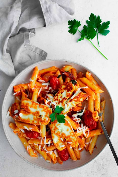 Easy Halloumi Pasta with Cherry Tomatoes Halloumi Recipes, Halloumi Pasta, Baked Halloumi, Pasta With Cherry Tomatoes, Haloumi Recipes, Recipes With Pasta, Broccoli Pasta Recipe, Halloumi Cheese, Easy Tomato Sauce