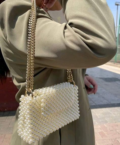 Pearls Bag, Pearl Bags, Mehandi Henna, Army Art, Pearl Clutch Bag, Love Power, Hand Beaded Bag, Model Runway, Sac Diy