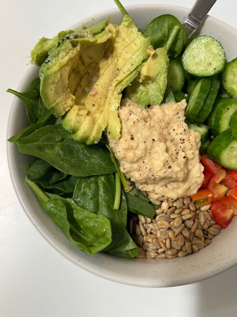 Hummus Plate Lunch, Hummus Plate, Hummus Salad, Green Aesthetics, Healthy Plates, Plate Lunch, Vegan Hummus, Healthy Foodie, Healthy Girl