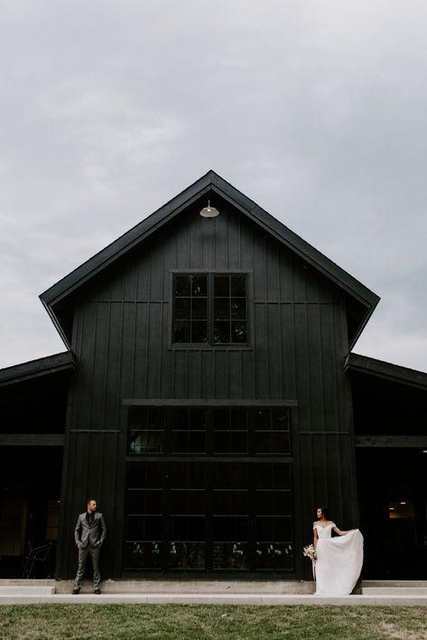 Black Barn Wedding Venue | Wedding Planner: @ivoryroseeventco | Floral: @anthousai | Rentals: @partyprorents | Venue: @spainranch - Black Barn #bridesofaustin #wedding #moodywedding #etherealwedding Black Barn Wedding, Spain Ranch, Black Barn, Candlelit Dinner, Oklahoma Wedding, Ethereal Wedding, Indoor Ceremony, Pine Design, Venue Wedding