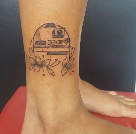 Star Wars Couple Tattoo, Darth Vader Tattoo Design, Darth Vader Tattoo, Info Tattoo, Star Wars Couples, Fan Tattoo, Leia Star Wars, Couples Tattoo Designs, Star Tattoo Designs