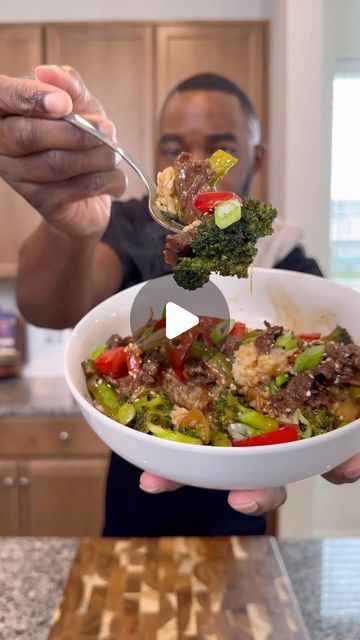 Sriracha Rice, Pepper Steak And Rice, Daven Gates, Beef With Broccoli Recipe, Steak Stirfry Recipes, Chinese Beef And Broccoli, Beef Broccoli Stir Fry, Food Substitutes, Cooking Soul Food