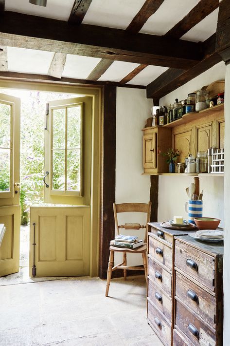 Period Living, Cottage Door, Cottage Renovation, Country Cottage Style, Cottage Kitchens, Thatched Cottage, Style Cottage, Dutch Door, Cottage Interiors