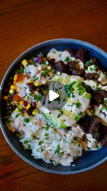 Cal Reynolds on Instagram: "Southwest Steak Bowl 🥩🔥  This right here will not disappoint! Easy, healthy, packed with flavor and can be done in under 30 minutes. Definitely will be a new staple in my routine & I bet after you make it, it will be a staple for you too! 🤝  FULL RECIPE ⬇️  INGREDIENTS - ~1.5 lbs steak of of choice (I used top sirloin) - 2-3 tbsp of avocado oil  - Southwest Style seasoning of choice (I used @momsgourmetseasonings Wow-a Chihuahua Seasoning) - Cooked Jasmine Rice  Toppings (optional)  - Avocado slices - Chopped Cilantro   Corn & Black Bean Salsa  (Combine all ingredients)  - 1 cup yellow corn (strained and rinsed)  - 1 cup black beans (strained and rinsed) - 1/2 of a red onion finely diced  - 1 jalapeño finely diced (seeds removed. You could leave them if you l Southwest Steak Bowl, Beef Chipotle, Rice Toppings, Corn Black Bean Salsa, Steak Bowl, Corn Black Bean, Cilantro Corn, High Protein Dishes, Top Sirloin