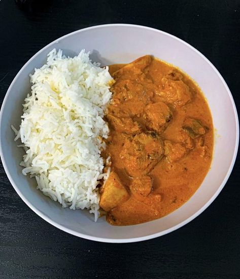 Curry Aesthetic Food, Chicken Curry Aesthetic, Curry Aesthetic, Curried Sausages, How To Eat Better, Basmati Rice, Chicken Rice, Butter Chicken, Curry Chicken