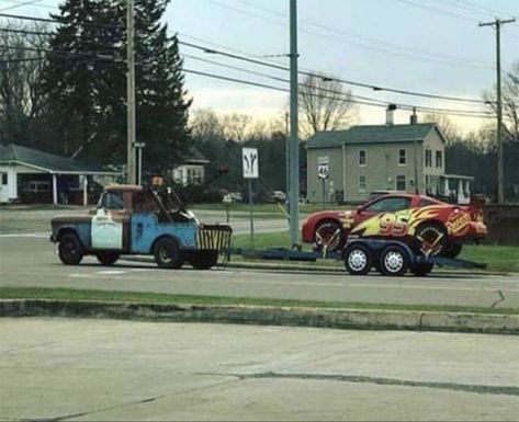 Wind Down the Work Week With a Healthy Serving of Pics - Funny Gallery Tow Mater, Car Memes, Cars Movie, Disney Pixar Cars, Pixar Cars, Lightning Mcqueen, Top Funny, Disney Cars, Funny Photos