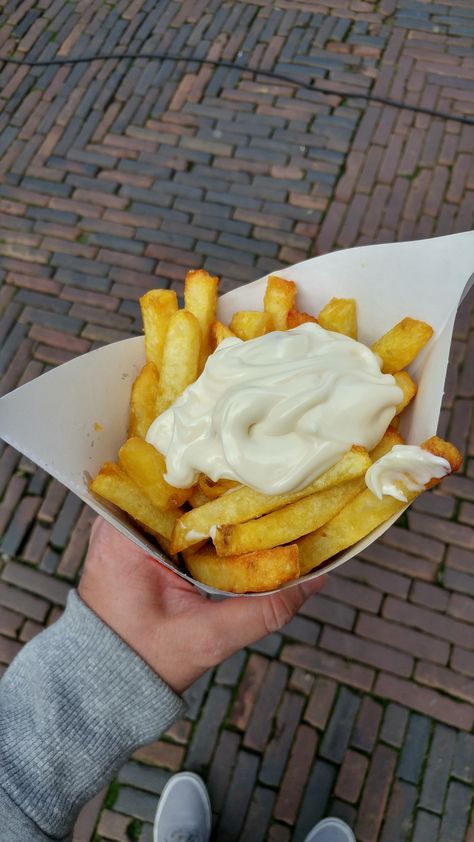 [I ate] Vlaamse fries with Belgian mayo. Belgian Culture, Belgium Fries, Belgian Fries, Recipe Example, Packaged Food, Food Inspo, Food Images, Cinnamon Buns, Western Europe