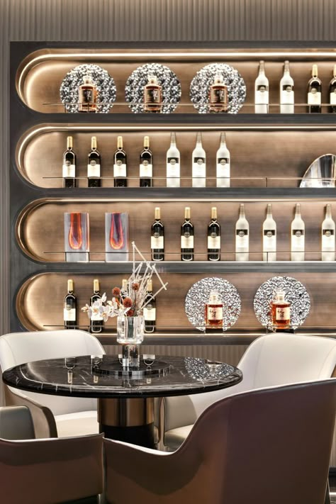 Bar Storage Design, Restaurant Shelf Decor, Bar Display Design, Contemporary Bar Design, Home Bar Interior Design, Bar Bottle Display, Back Bar Design, Fancy Bar, Bar Shelving