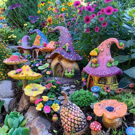 Fairy Garden Yard, Gnome Mushroom House, Simple Garden Decor, Big Fairy Garden Ideas, Deco Jardin Diy, Spiritual Garden Ideas Backyards, Yard Art Ideas, Artist Garden, Gnome Houses