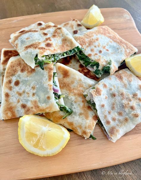 Appetizer Flatbread, Spinach Tart, Turkish Pide, Smoked Salmon And Eggs, Spinach Feta, Turkish Food, Herb Seasoning, Food Breakfast, Spinach And Feta