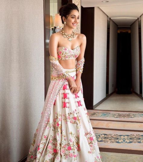 Sangeet Inspiration, Pakistani Bridal Lehenga, Strapless Blouse, Floral Lehenga, Lehnga Dress, Red Lehenga, Ghagra Choli, Party Wear Lehenga, Indian Bridal Outfits