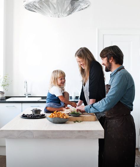 Family kitchen tale. Family Cooking Photography, Family Cooking Together Photography, Family In Kitchen, Family Cooking Together, Ditte Isager, Greek Rice, Eating At Home, Black Countertop, Family At Home