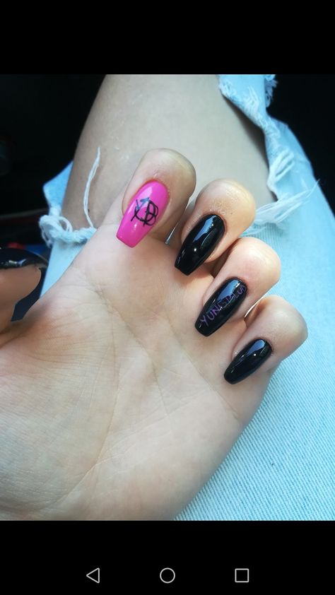 yungblud nails Bludfest Outfits, Yungblud Inspired Nails, Yungblud Concert Outfit Ideas, Yungblud Inspired Outfits, Yungblud Outfit Ideas, Yungblud Concert Outfit, Yungblud Nails, Monster Energy Nails, Yungblud Concert