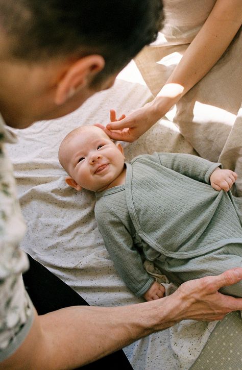 Newborn boy smiles up at his dad during a newborn photoshoot in Auckland, New Zealand. Film Newborn Photography, Newborn Home Photoshoot, Newborn In Home Session, Backyard Cozy, Newborn Session At Home, The Parkers, Newborn Family Pictures, Vintage Filters, Family Brand