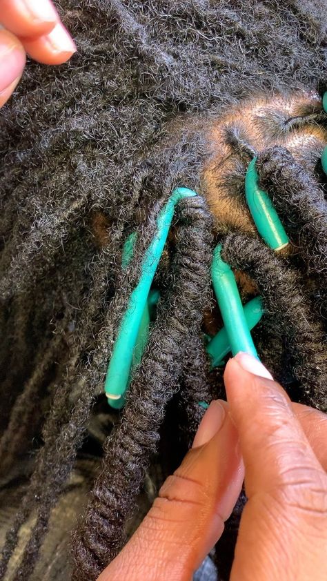 DMV Pro. Loctician Pstyles on Instagram: “How to do loc curls using flexi rods by @pstyles3 . You want a clean retwist and shine like this???? I always finish my styles with my…” Flexi Rod Loc Styles, Locs Rod Style, Rods On Locs, Short Curled Locs With Flexi Rods, Flexi Rods On Locs, Curling Locs With Flexi Rods, Flexi Rod Curls, Curling Rods, Flexi Rods