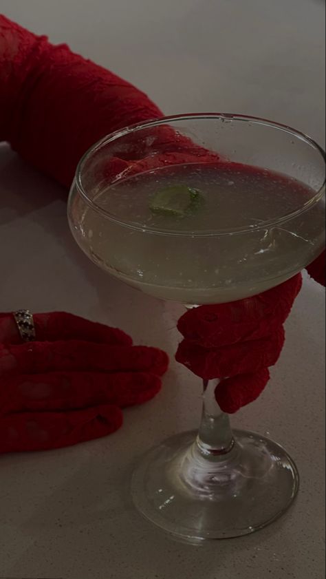 Martini Girl Aesthetic, Cocktails Martini, Gossip Girl Aesthetic, French 75, Martini Cocktail, Gossip Girl, Book Journal, Martini, Drinks