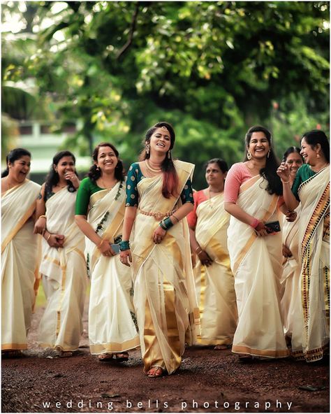 Indian Bridesmaid Dress, South Indian Bridesmaids, Bridesmaid Dress Indian, Bridesmaid Sari, Bridesmaids Saree, Blouses Indian, Saree South Indian, Bridesmaid Squad, Bridesmaid Sarees