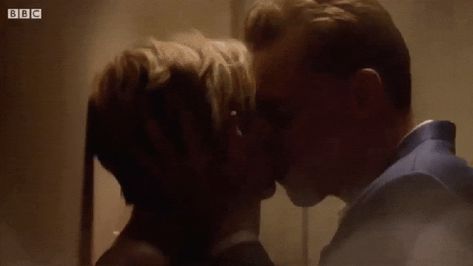 Tom Hiddleston Night Manager, Tom Hiddleston Gif, Bill Skarsgård Gif, Scene Gif, Tom Hardy Photos, Night Manager, Elizabeth Debicki, Lady Loki, Roblox 3