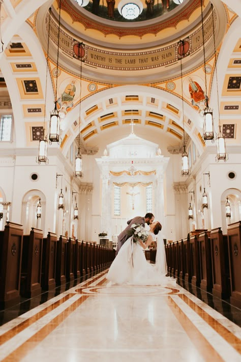 Indoor Church Wedding, Church Wedding Photos, Church Wedding Photography, Photography Tips And Tricks, Church Wedding Ceremony, Wedding Portrait Poses, Cathedral Wedding, Wedding Picture Poses, Best Wedding Photography